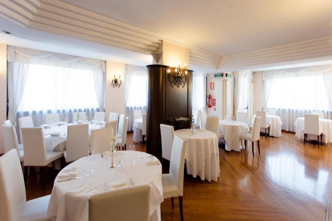 Hostellerie Du Cheval Blanc Aosta Exteriör bild