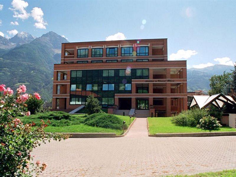 Hostellerie Du Cheval Blanc Aosta Exteriör bild