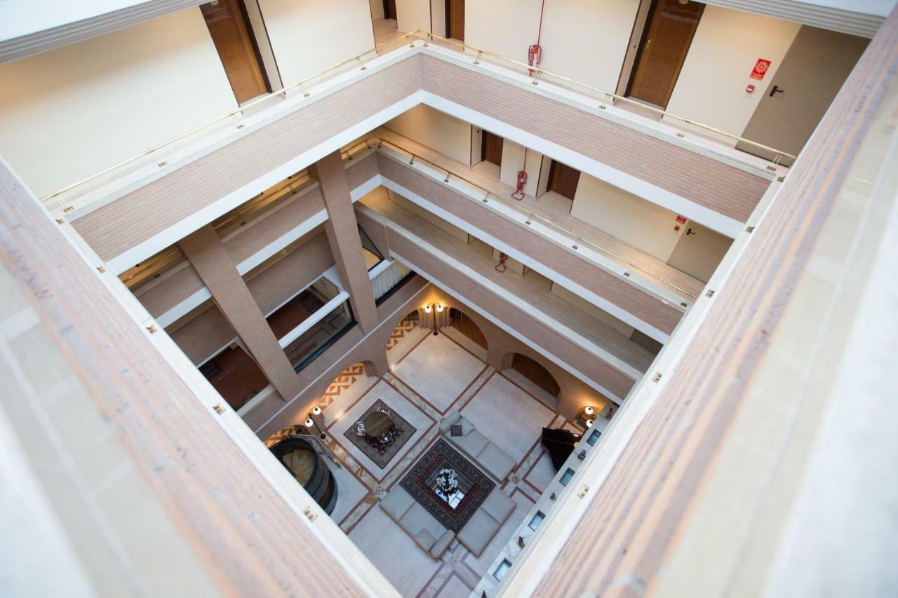 Hostellerie Du Cheval Blanc Aosta Exteriör bild